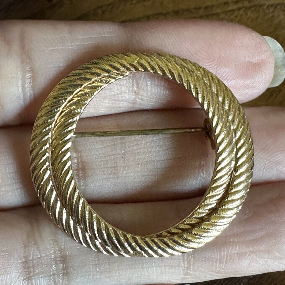 VTG Scarf Lapel Pin Brooch 1‎ Inch Double Twisted Rope Western Ranch Gold Plated
